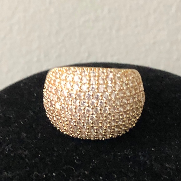 Oval Shaped Gold Ring - Picture 2 of 9